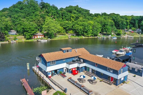 Waterfront Unit w/ Great River Views! Welcome to the Star Studio at Paddlewheel Properties! Located along the Kalamazoo River, Downtown Saugatuck!