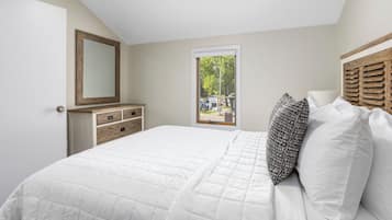 1 bedroom, iron/ironing board, internet, bed sheets