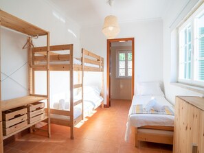4 habitaciones, tabla de planchar con plancha y wifi gratis