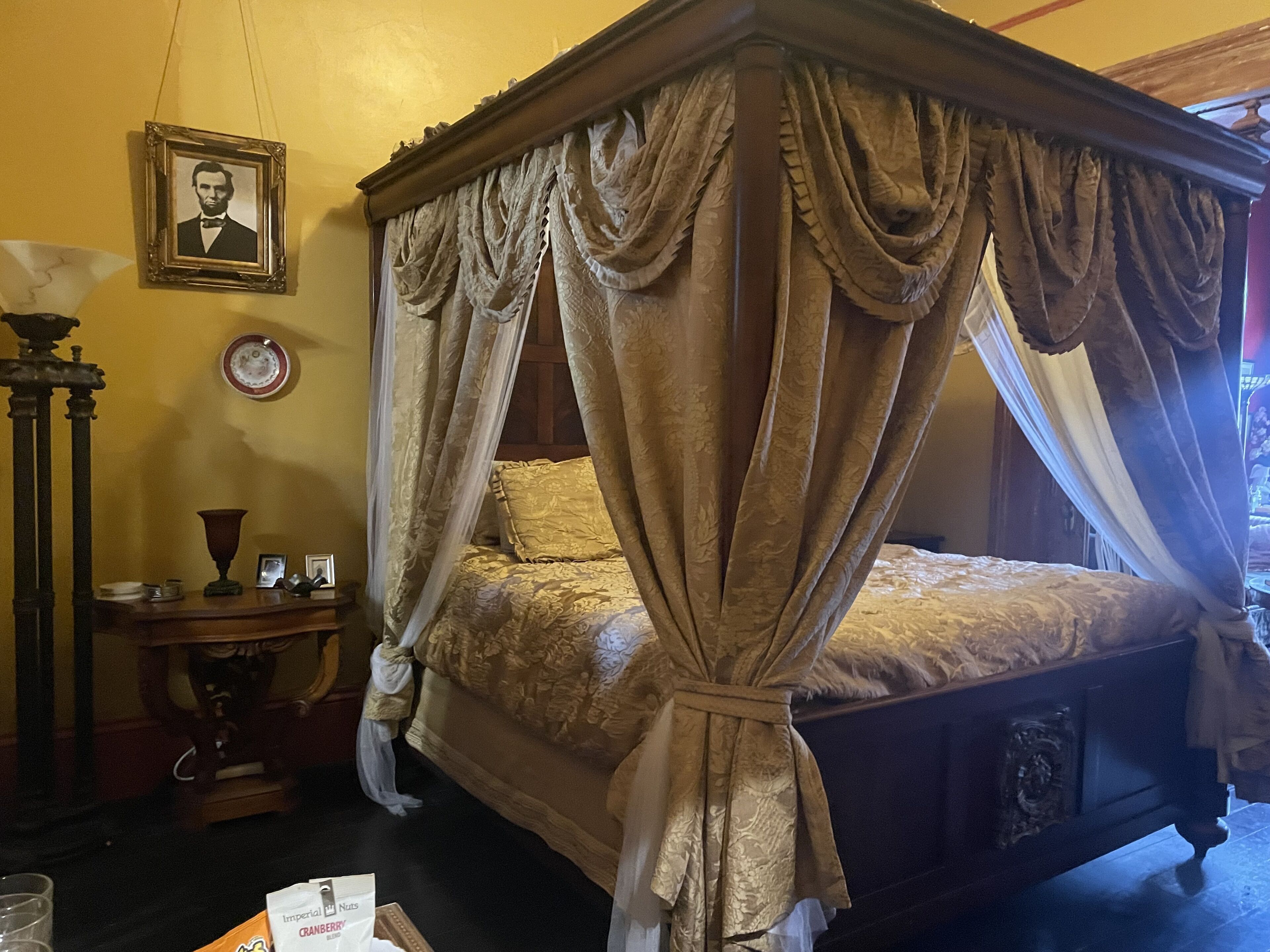 Charming 2-bedroom bed and bath suite, nestled in the historic Bywater.