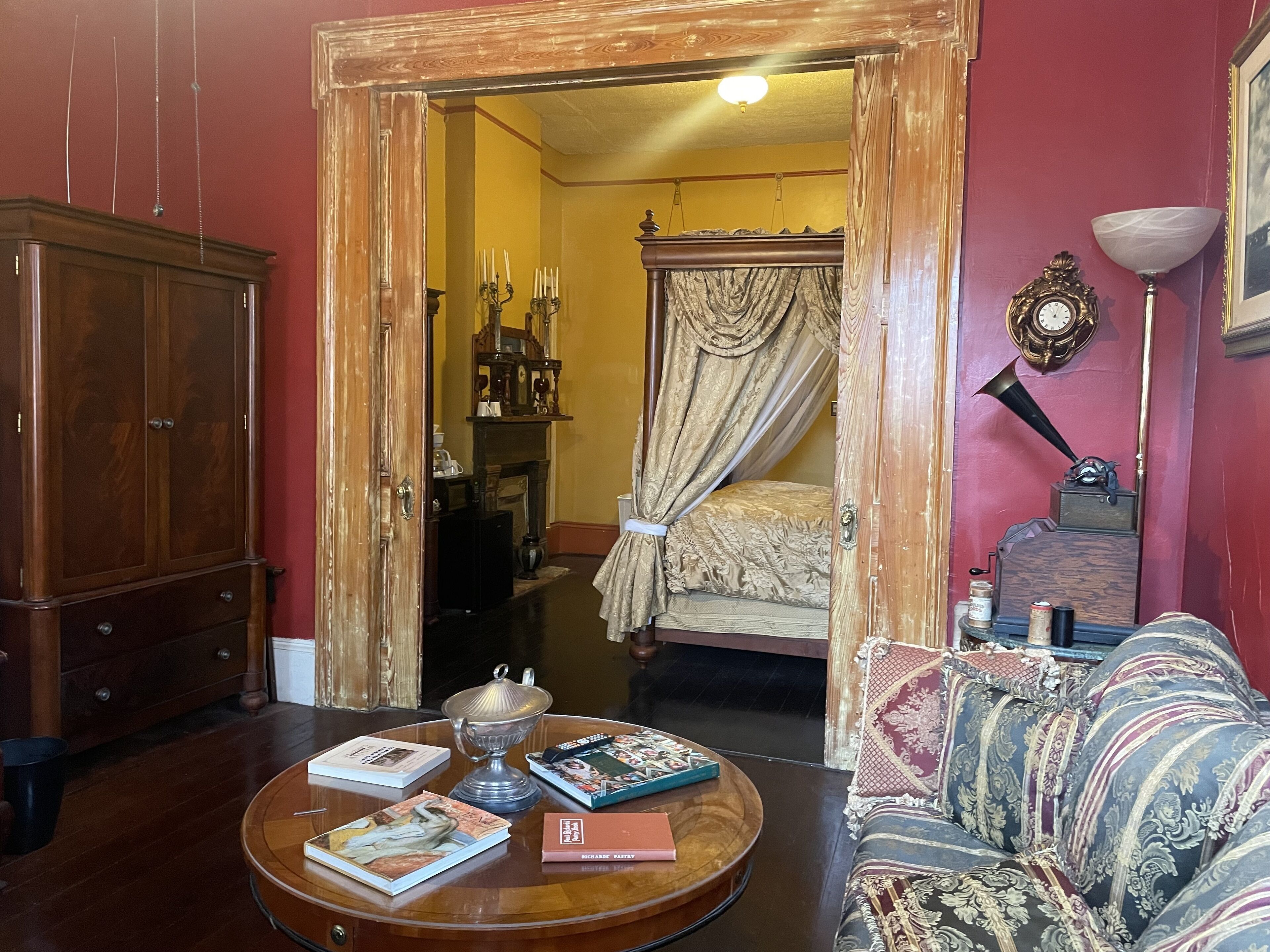 Charming 2-bedroom bed and bath suite, nestled in the historic Bywater.
