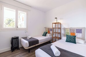 2 bedrooms, desk, iron/ironing board, WiFi