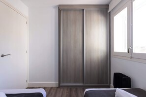 2 bedrooms, desk, iron/ironing board, WiFi - Seaview Via Augusta - Unik Vacation (Tarragona)