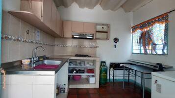 Réfrigérateur, moulin à café