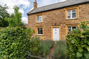 Exterior - Family friendly Cotswold holiday cottage - Brook Cottage, Lower Brailes (Lower Brailes, near Shipston-on-Stour)