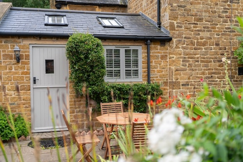 Family friendly Cotswold holiday cottage - Brook Cottage, Lower Brailes