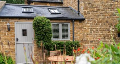 Family friendly Cotswold holiday cottage - Brook Cottage, Lower Brailes