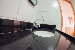 Shower, towels, toilet paper - Apartment PNE for couple 301 (João Pessoa)