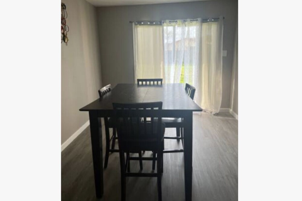 Near the airport Mid Town Brownsville 3 bed/ 2 bath