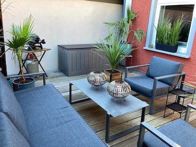 Directly in the city center, 95sqm lovely apartment/1OG with large south-facing terrace, 900m to the lake