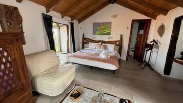 Traditional Double or Twin Room | Hypo-allergenic bedding, down comforters, individually decorated