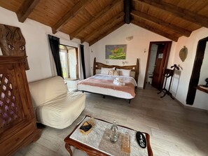 Kamar Double atau Twin Tradisional | Seprai antialergi, selimut bulu angsa, dan didekorasi berbeda-beda
