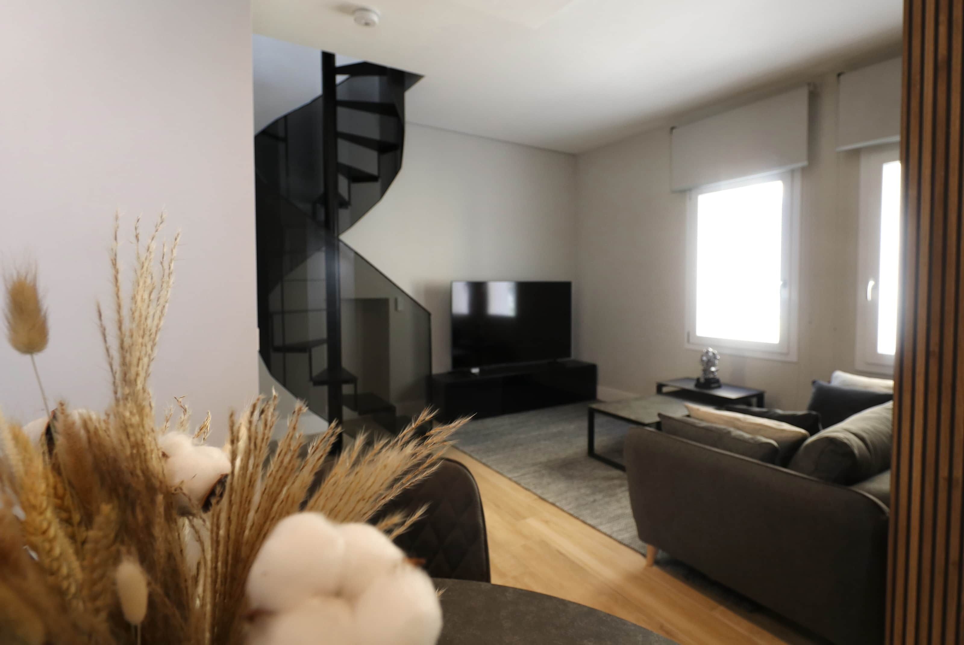 Smart-TV, Bücher, Stereoanlage