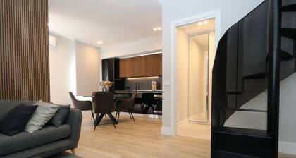 Luxurious 2BR renovated Holiday rental Town House + terrace