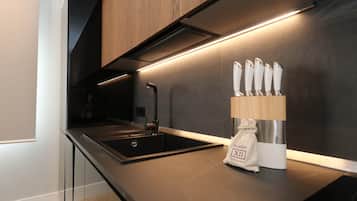 KĂŒhlschrank, Mikrowelle, Ofen, Herdplatte