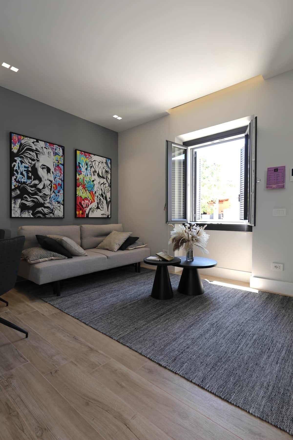 Smart-TV, Bücher, Stereoanlage