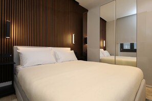 1 bedroom, in-room safe, iron/ironing board, free WiFi