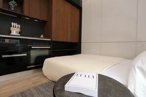 1 slaapkamer, een kluis op de kamer, een strijkplank/strijkijzer