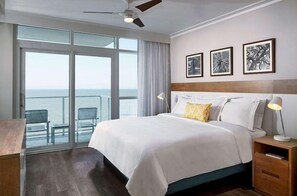 2 habitaciones, tabla de planchar con plancha y ropa de cama 