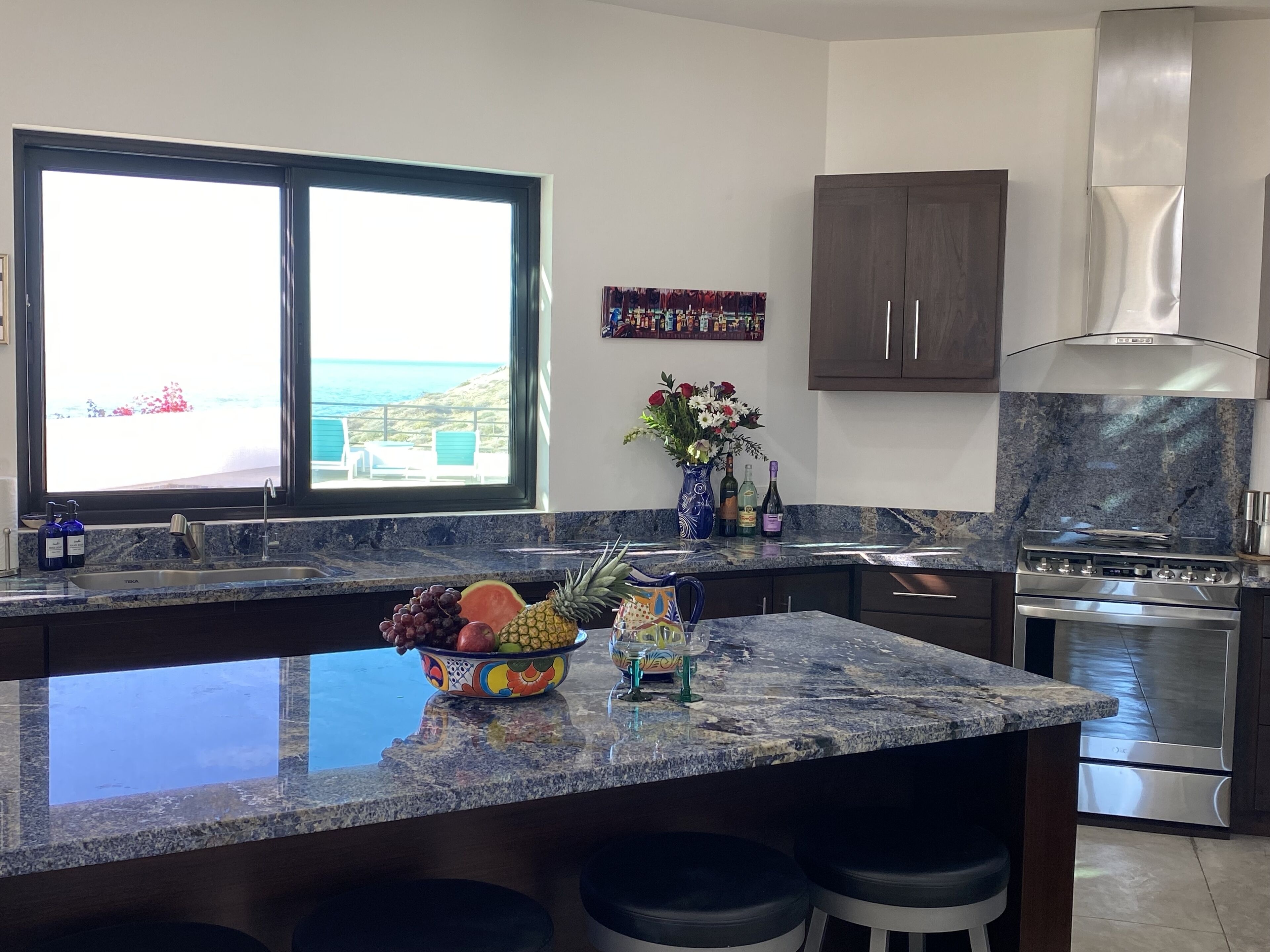 Welcome to Villa Emidora Views with heated pool & Jacuzzi! 