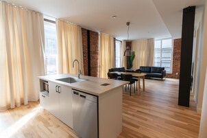 公寓 | 起居区 | 45-英寸电视（配备数码频道）