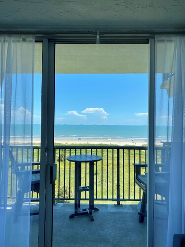 Beachfront Studio Fantastic Gulf Views