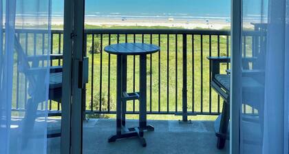 Beachfront Studio Fantastic Gulf Views