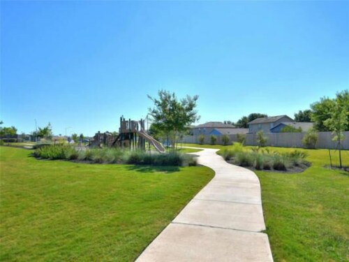 ENTIRE HOME | 3BR WFH Hub | Fast 300 Mbps Wi-Fi | Near SoCo