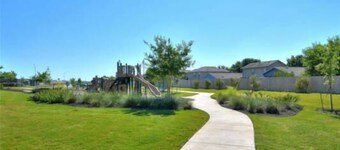 ENTIRE HOME | 3BR WFH Hub | Fast 300 Mbps Wi-Fi | Near SoCo