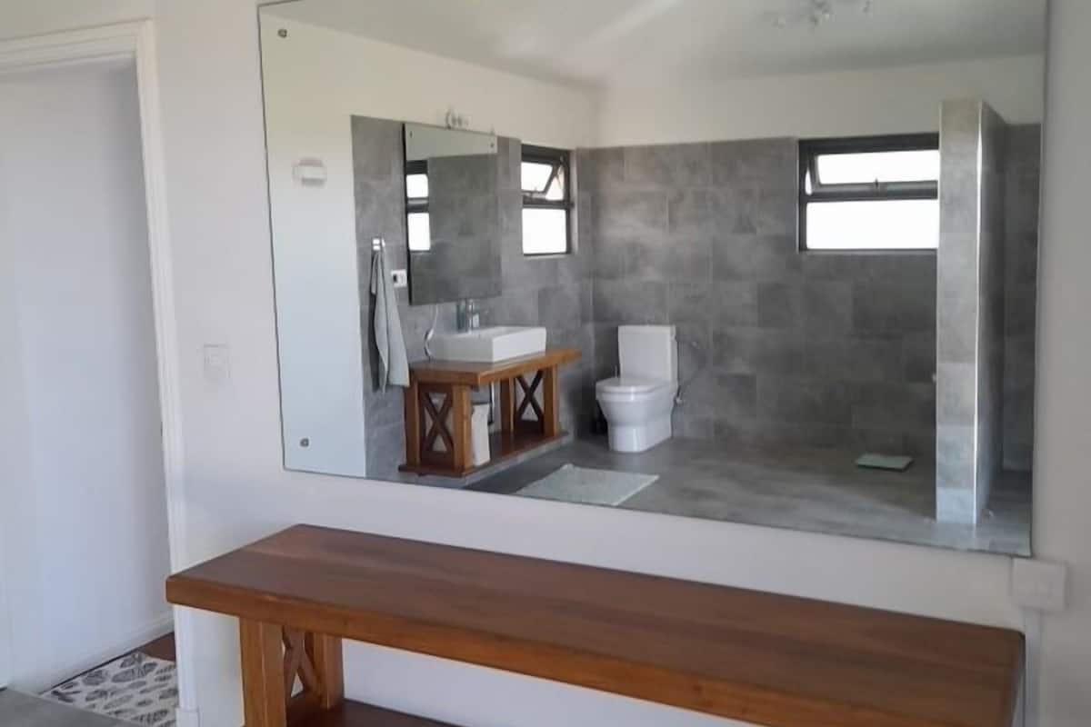 Deluxe Room, 1 Bedroom, Non Smoking, Valley View | Bathroom | Free toiletries, hair dryer, towels
