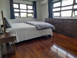 Cortinas blackout y sistema de insonorización