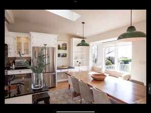 Fridge, microwave, oven, stovetop - Solana Beach Beauty (Solana Beach)