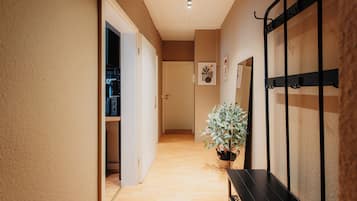 *Big City* 2-Room Apartment with Eat-in Kitchen | 1 間臥室、搖籃/嬰兒床、免費無線上網、床單