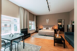 Estúdio (Urban) | Área de estar | TV LED 50 polegadas com canais digitais, Netflix, serviços de streaming