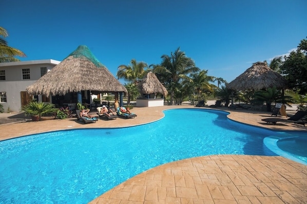 حمّام سباحة خارجي