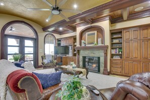 Flat-screen TV, fireplace, ping pong, books