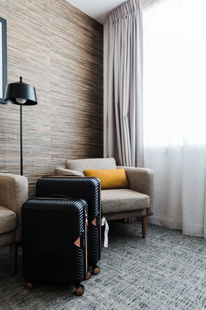 Leilighet, 1 soverom | Oppholdsområde | LED-TV, iPod-dokkingstasjon, premierefilmer og strømmetjenester