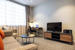 LED-TV, iPod-dokkingstasjon, premierefilmer og strømmetjenester