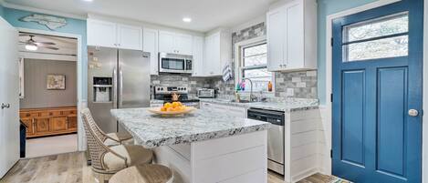 Fridge, microwave, stovetop, dishwasher