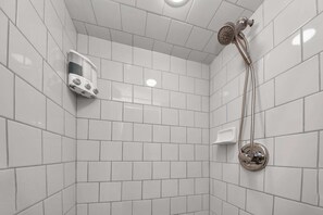 Shower, hair dryer, towels - Pet-Friendly Copper Loft near Beach & Nightlife (Galveston)