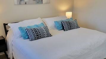 4 bedrooms, desk, iron/ironing board, WiFi