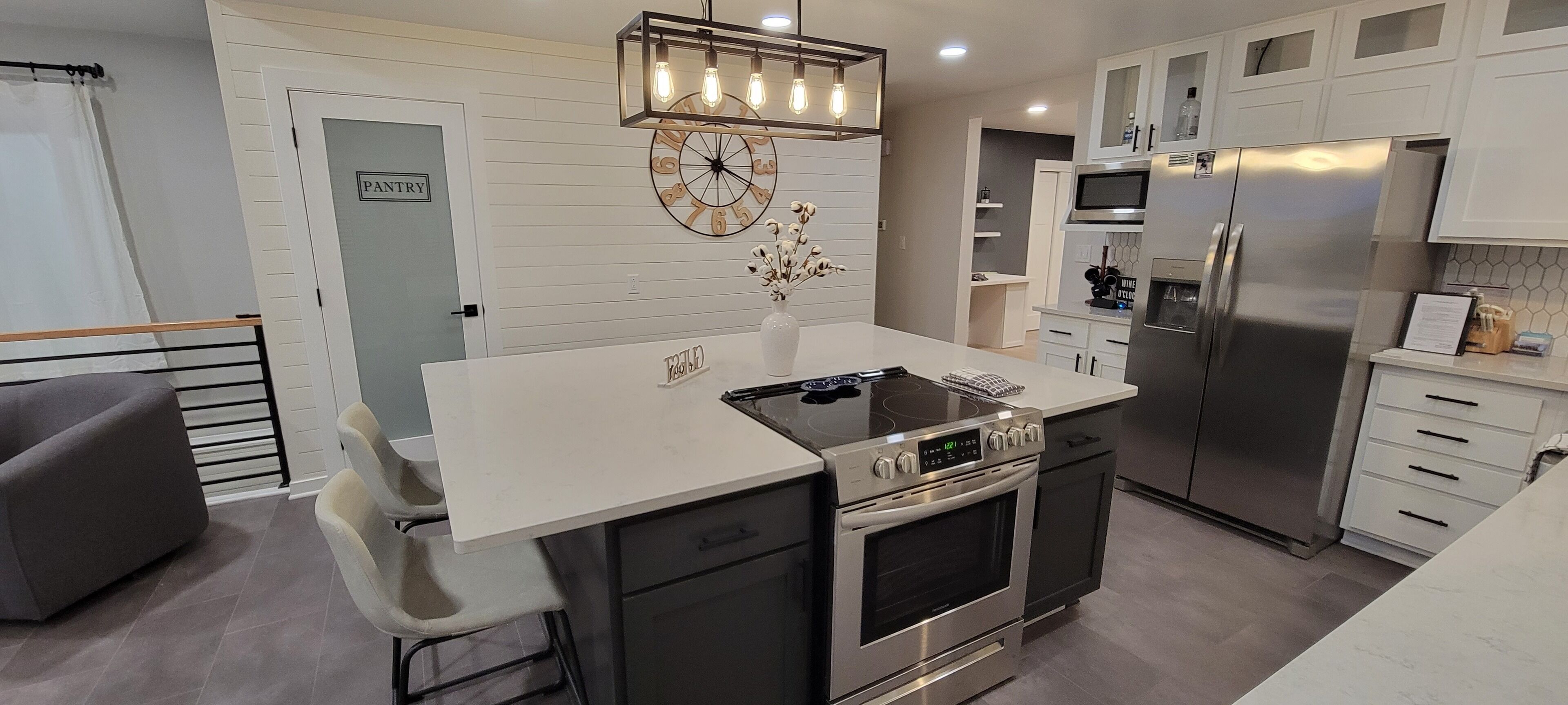 Frigorífic, microones, forn i placa de cuina 