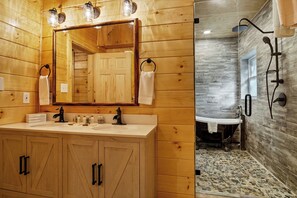 Bathroom - This Amazing home has lots to offer! wonderful hot-tub , pool table & seclusion (Townsend)