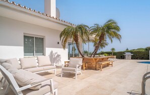 Outdoor dining - Gorgeous home in Marbella (Marbella)