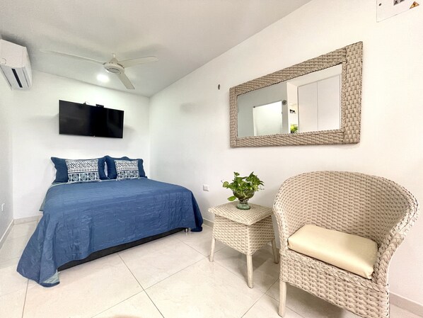Cortinas blackout, tabla de planchar con plancha y wifi gratis