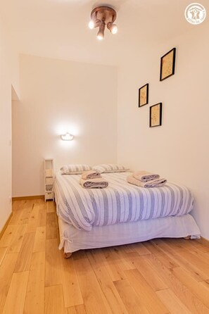 2 dormitorios y Internet