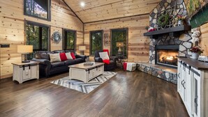 Interior - Hey There Delilah · Romantic Honeymoon Haven with Private Hot Tub and King Suite (Broken Bow)