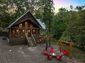 Property grounds - Hey There Delilah · Romantic Honeymoon Haven with Private Hot Tub and King Suite (Broken Bow)