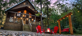 Hey There Delilah · Romantic Honeymoon Haven with Private Hot Tub and King Suite