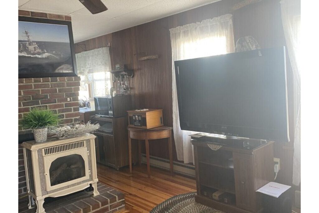 Beach block 2 bedroom cottage near everything OOB has to offer